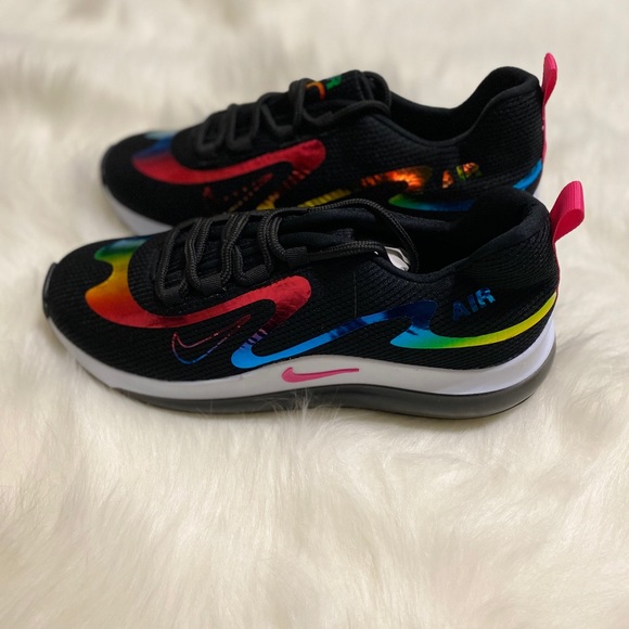 nike swirl shoes